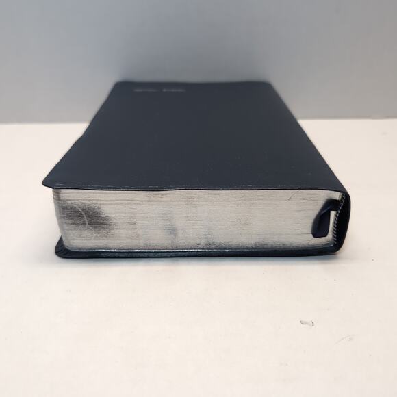 Seniors Devotional Bible NIV Zondervan Navy Bonded Leather Large Print Silver - Picture 4 of 11